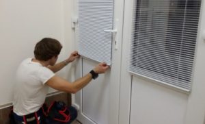 Установка рулонных жалюзи в Санкт-Петербурге