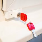 Как установить детский замок на пластиковое окно